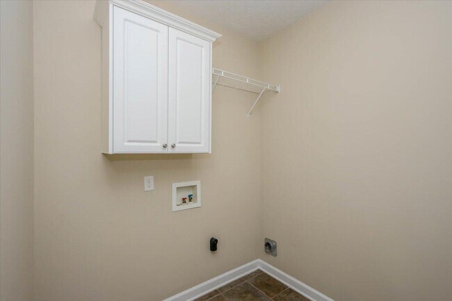 Building Photo - 1661 Jamestown Ave