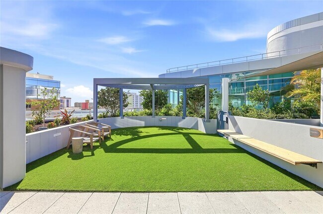 Building Photo - 400 Central Ave