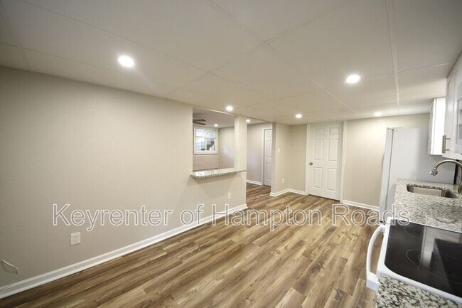 Building Photo - 1303 Tallwood St