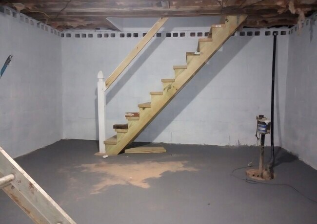 Building Photo - 3 bedroom 2 bathrooms