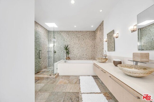 Building Photo - 25102 Malibu Rd