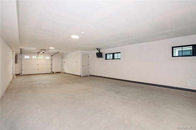 Building Photo - 59 Nelson Ave