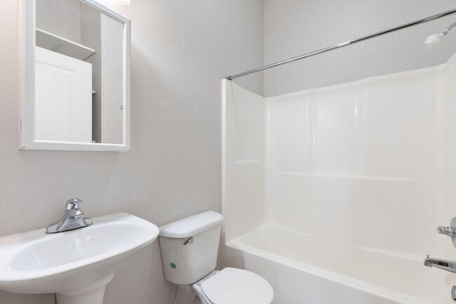 Building Photo - 1297 Hillcrest Pl