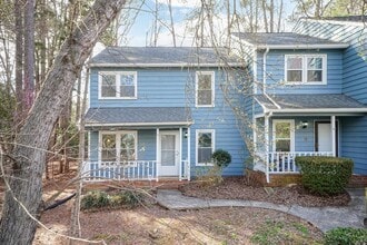 Building Photo - Quaint End Unit Two Bedroom Townhome in Cary