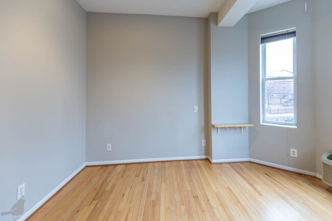 Building Photo - Spacious Two Bedroom Off 14th St. Corridor!