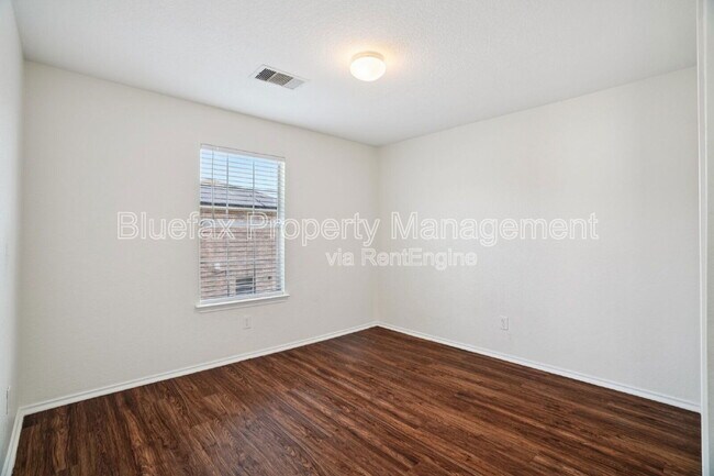 Building Photo - 9939 Bermuda Palm