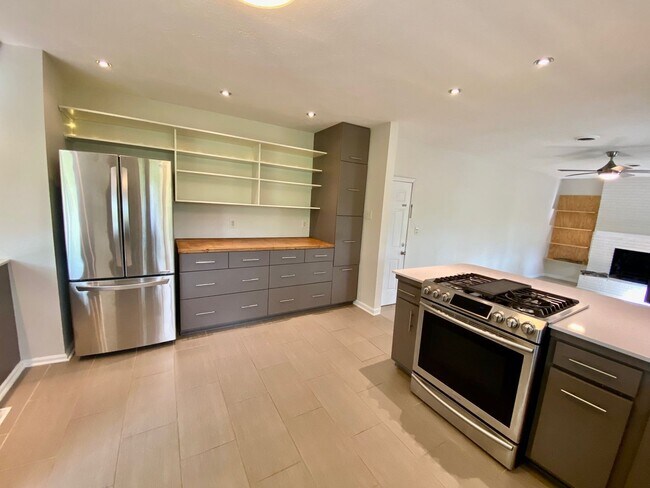 Building Photo - East AVL - Mid Century Modern Beauty in Bo...