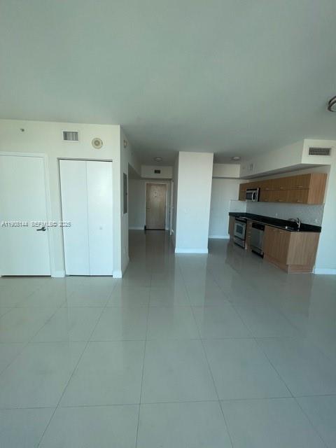 Building Photo - 350 S Miami Ave