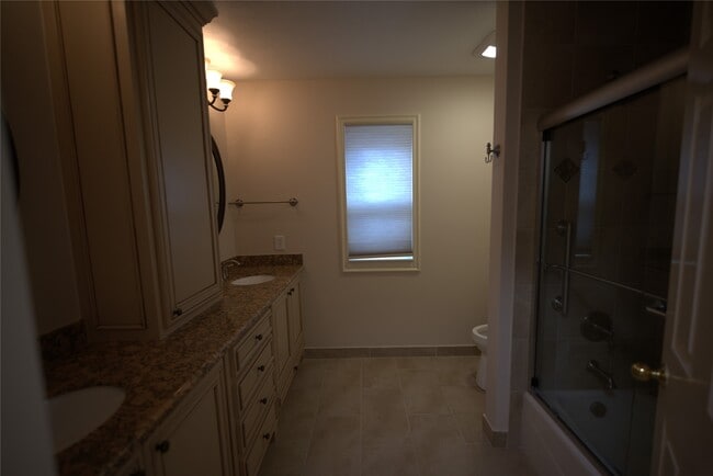 Building Photo - 1839 Lakewinds Dr