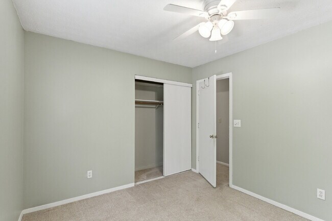 Building Photo - Renovated Alpharetta Ranch — Walking Distance to Haynes Bridge Middle, Top-Rated Schools