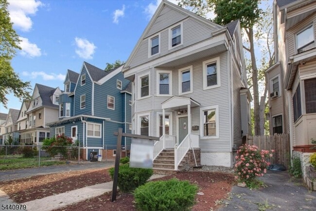 Building Photo - 163 Greenwood Ave
