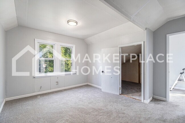 Building Photo - 20410 Hull St