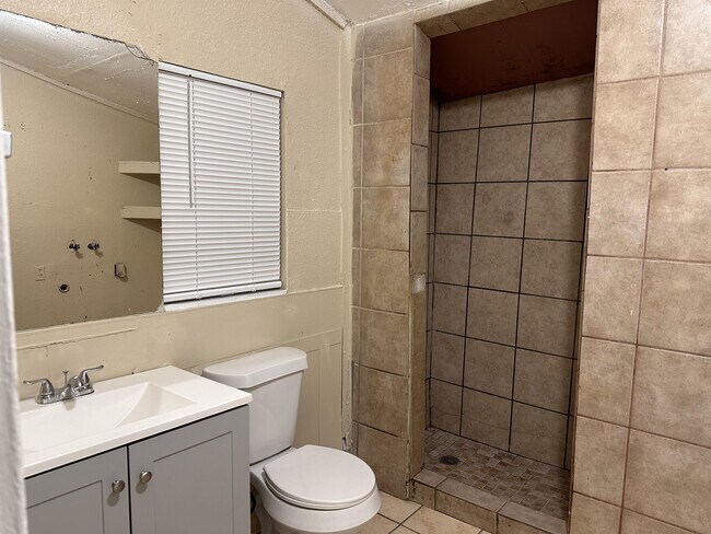 Building Photo - 601 Cantrell Dr