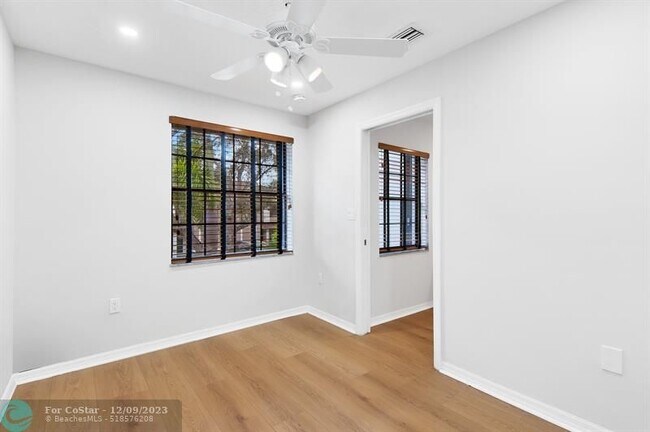 Building Photo - 251 City View Dr