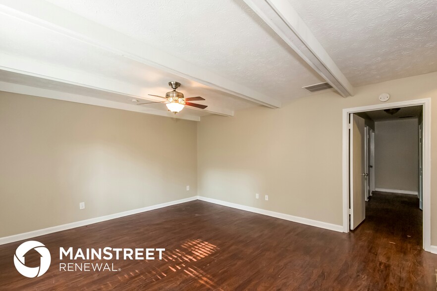 Building Photo - 8495 N Pond Dr
