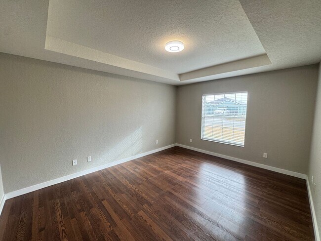 Building Photo - Spacious 4 Bedroom / 3 Bathroom Home in Davenport