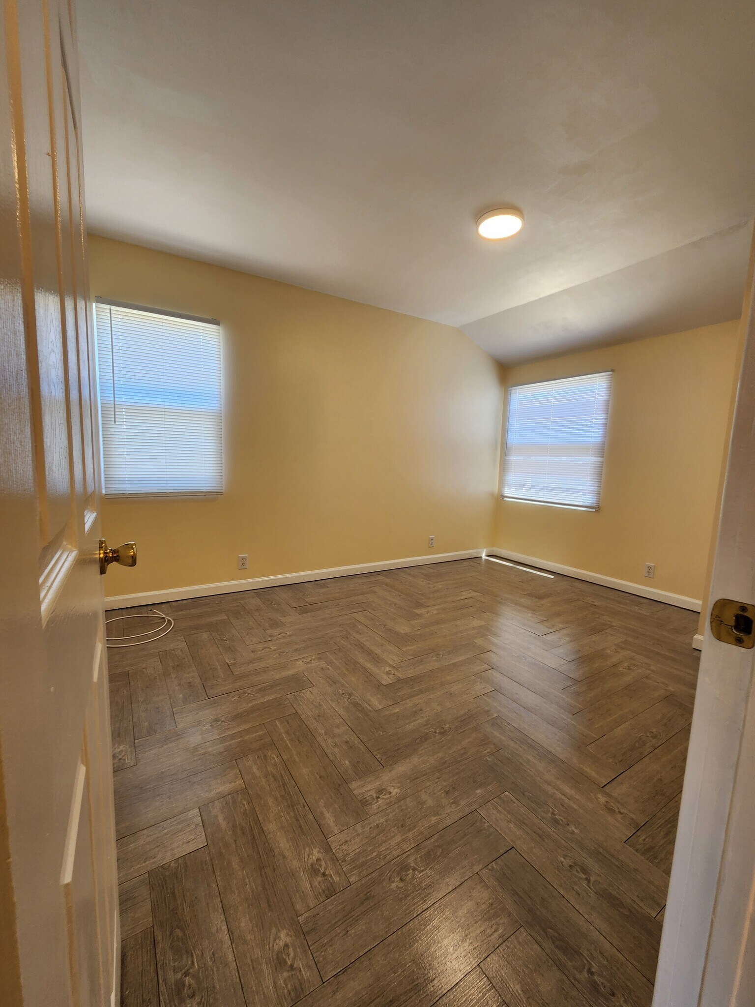 Building Photo - 1450 W 220th St