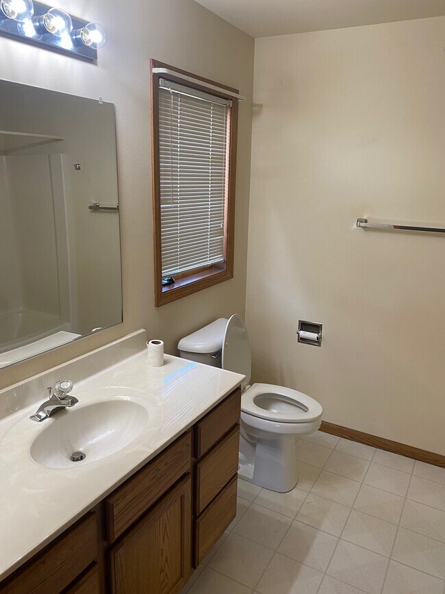 Master Bath - 8122 14th Ave