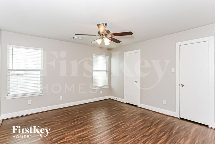 Building Photo - 20730 Settlers Lake Cir N