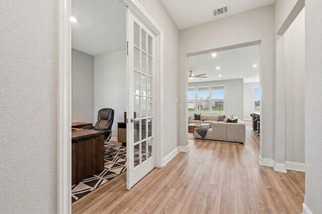 Building Photo - 513 Barnhill Lp