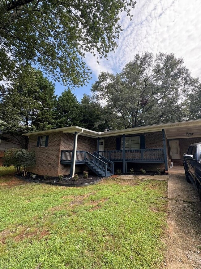 Building Photo - 108 Nottingham Ln