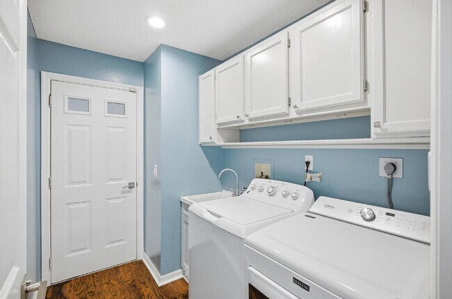 Building Photo - "Charming 3-Bedroom Home with 2 Full Baths and 2032 Sq Ft of Comfort in Palm Coast!"