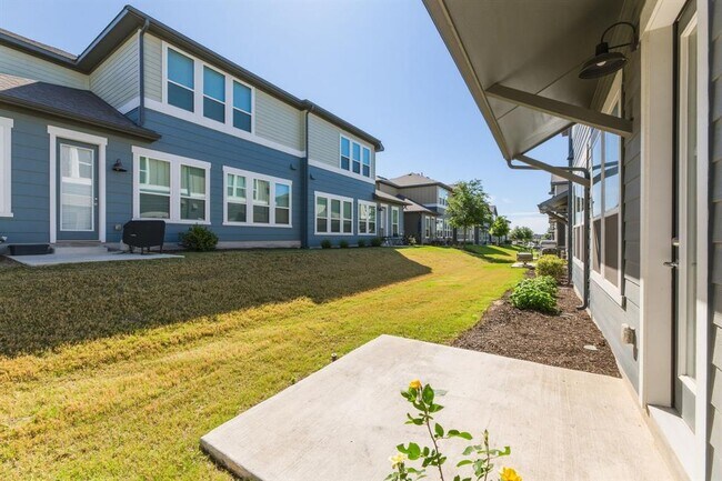 Building Photo - 1015 Vista View Dr