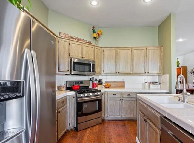 Building Photo - 2085 Pinehurst Ct