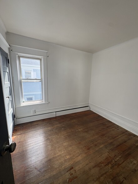 Building Photo - 826 Hampton Ave
