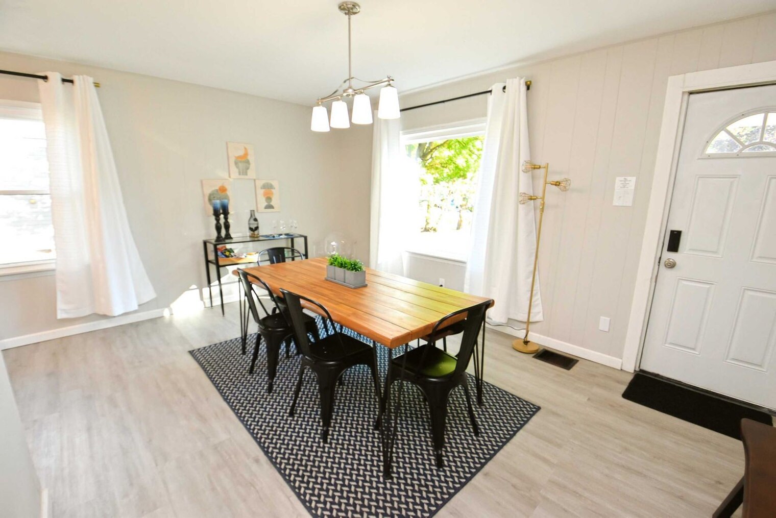 Building Photo - 815 N Twyckenham Dr