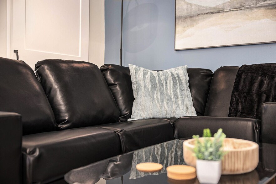 Building Photo - 37 Gold Ave NW