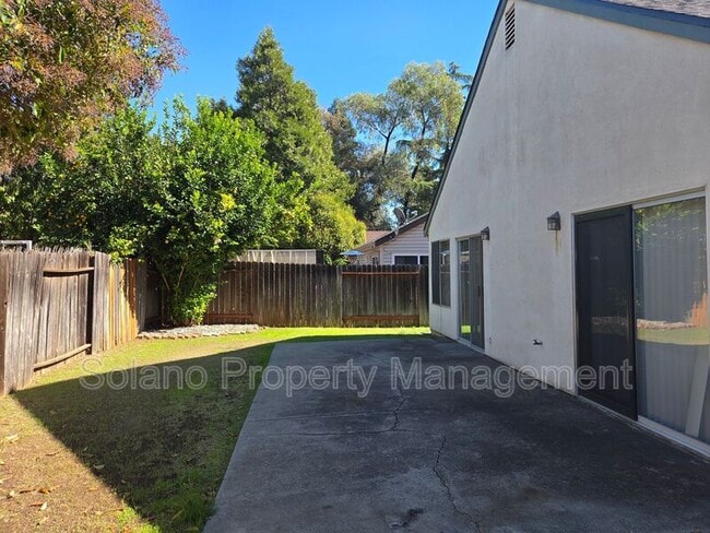 Building Photo - 203 Catalpa Ln