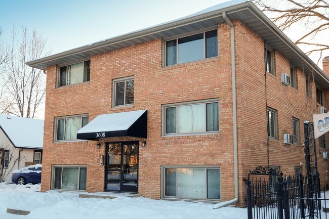 Primary Photo - Minnehaha Apartments | 3608