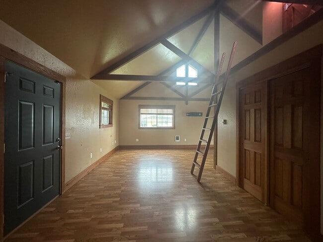 Building Photo - 4645 NE Elliott Cir