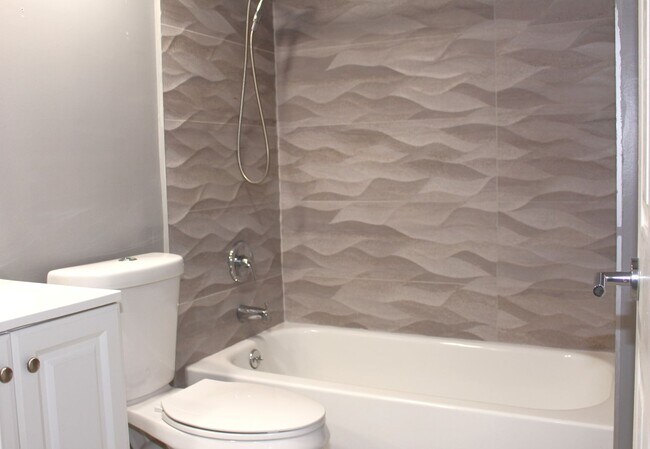 Building Photo - Lovely remodeled home available
