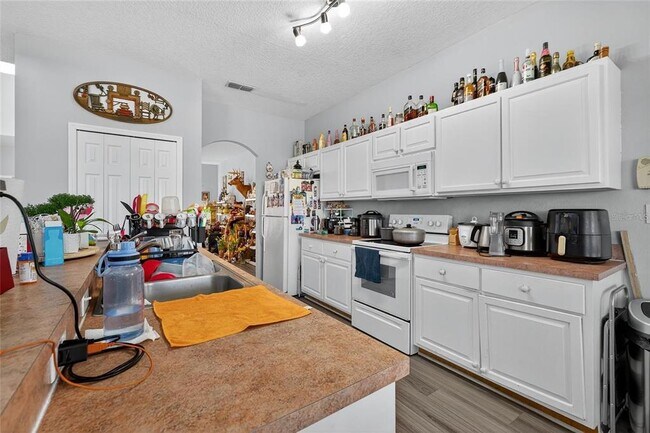 Building Photo - 1202 Cumbrian Lakes Ct