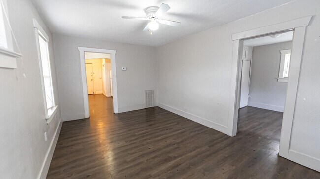 Building Photo - 725 N 10th Ave