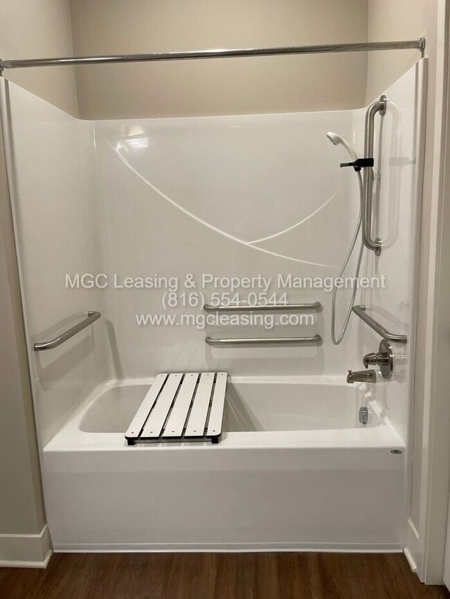 Building Photo - Brighton Crossing apartments: First Floor HCA Apartment with Extra-Large Primary Bath - Enjoy a $...