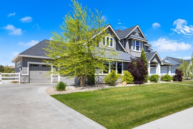 Primary Photo - Exquisite Luxury Retreat on 1 Acre – 5BR/4...