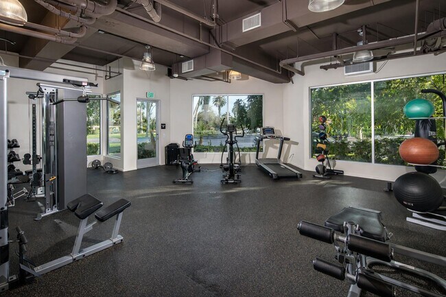 Building Photo - 3100 Sixth Ave