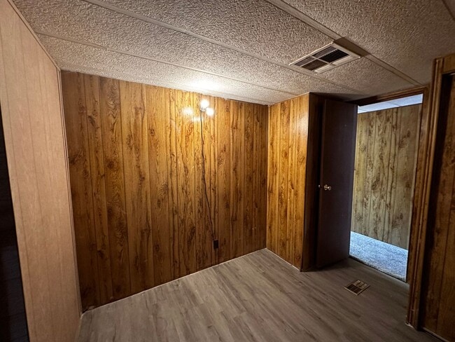 Building Photo - 2 Bedroom 1 Bathroom Home