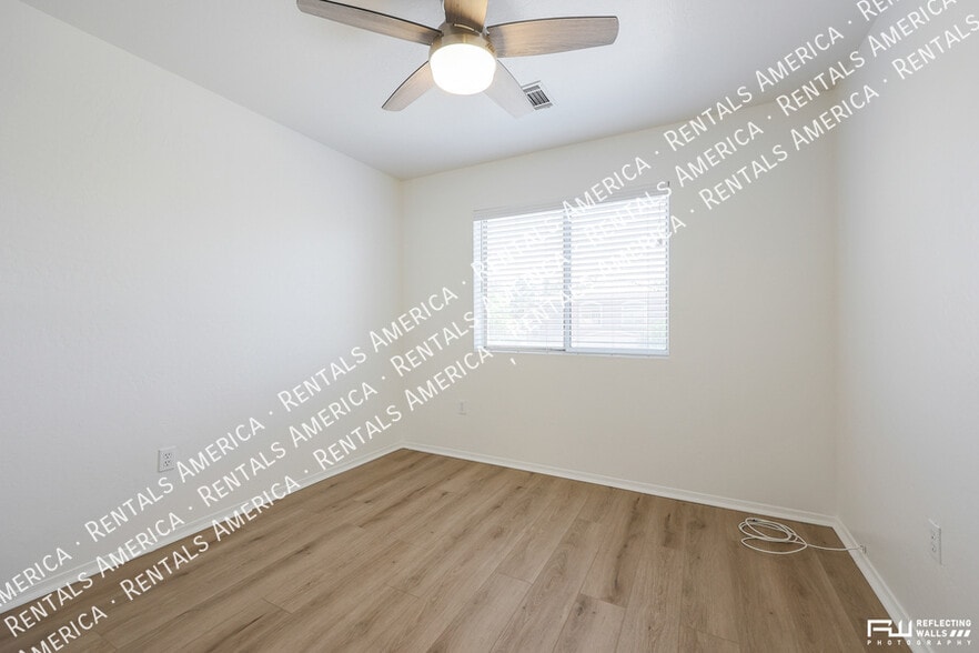 Building Photo - 2238 E Bel Air Ln