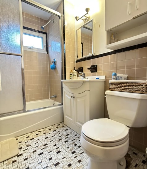 Building Photo - 27 South Crescent Circuit