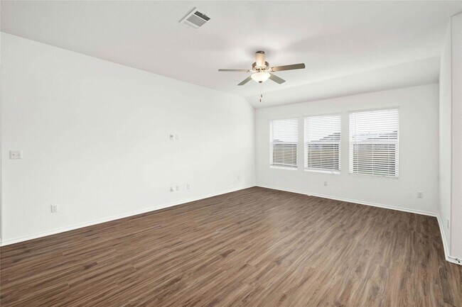 Building Photo - 416 Escondido Cir