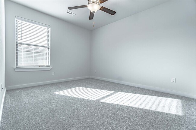 Building Photo - 219 S Geranium Ln