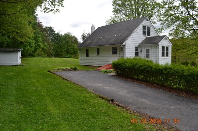 Building Photo - 65 County House Rd