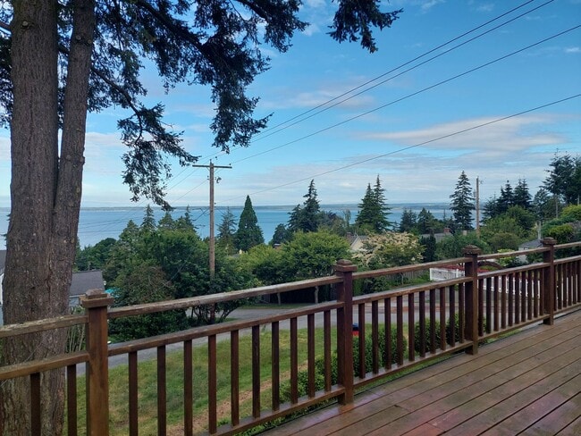 Building Photo - Charming Home On South Hill