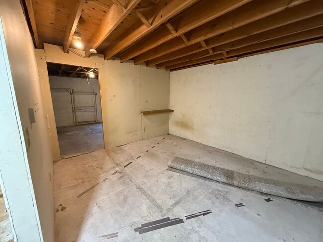 Building Photo - Two Bedroom, One and half bath townhome close to Regional West Medical Center.