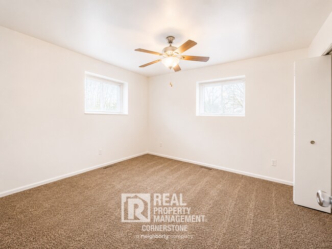 Building Photo - Modern Comfort Meets Peaceful Living