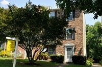 Building Photo - Charming End-Unit Townhouse in Mt. Airy Ma...